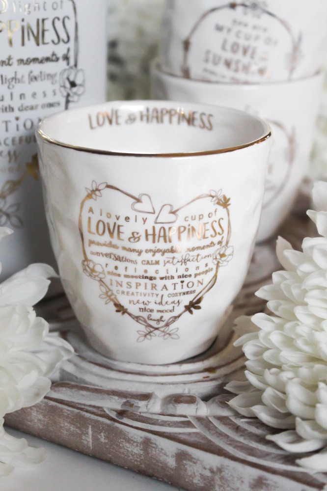 Mugg Love and Happiness från Majas lyktor säljs till förmån för Barncancerfonden